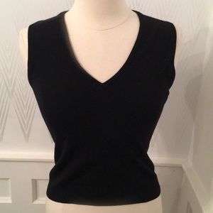 Theory sweater vest size m